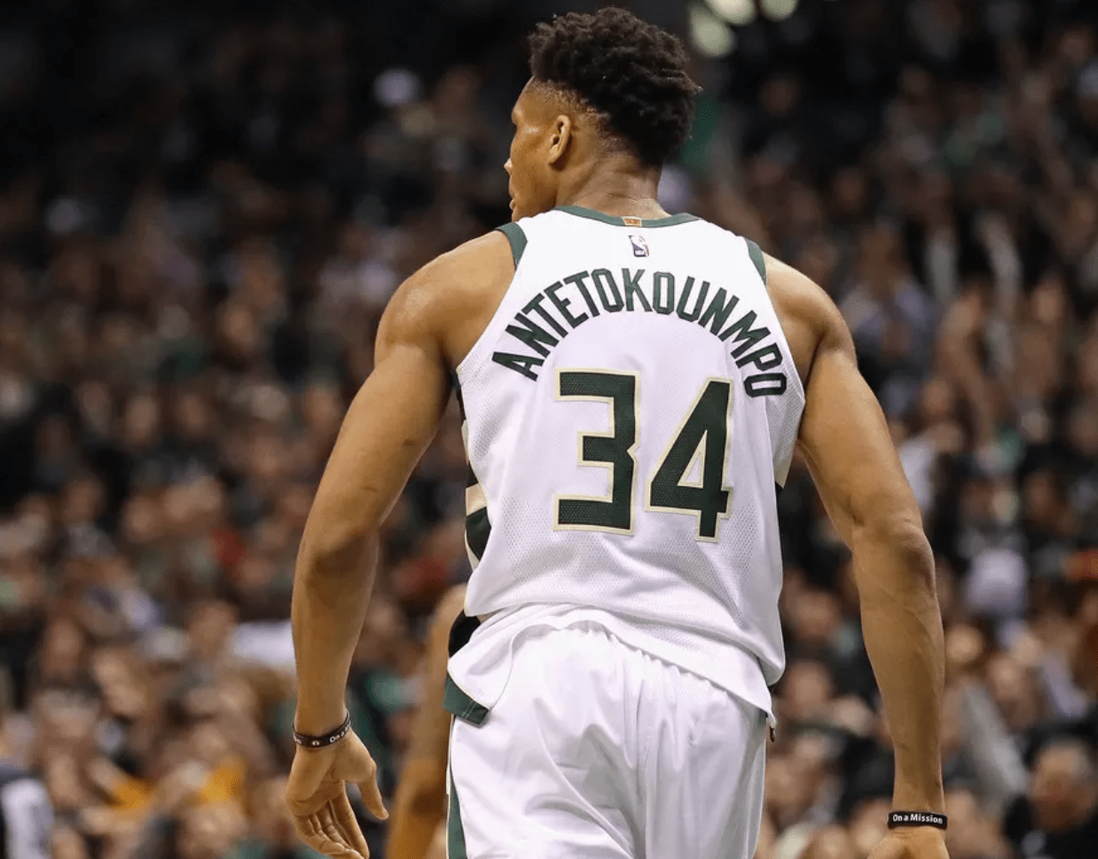 巴萨0-3不敌切尔西，弗里克执教生涯首次在欧冠被零封（切尔西3-0完胜巴萨，弗里克欧冠执教生涯首遭零封）