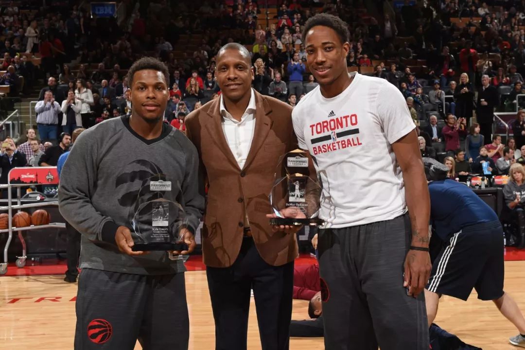 勇士领先11分被爵士逆转，库里甩锅球队防守，不提最后两投不中（勇士11分优势遭爵士翻盘，库里将责任指向防守，避谈末节两投不中）