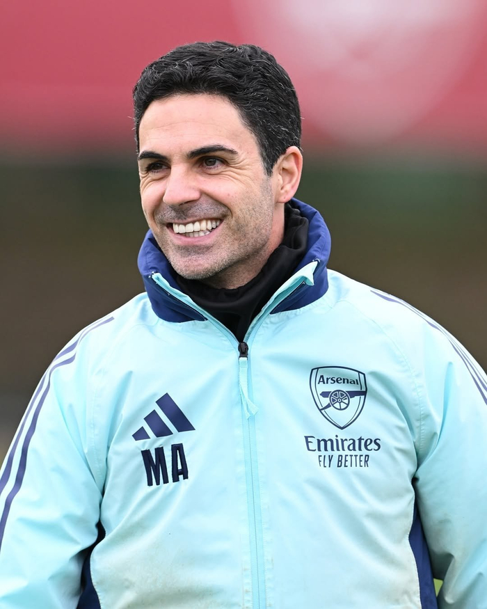 法尔克：赫内斯欣赏施洛特贝克，能否签下要看于帕的续约情况（法尔克：赫内斯看好施洛特贝克，是否引进取决于于帕续约进展）