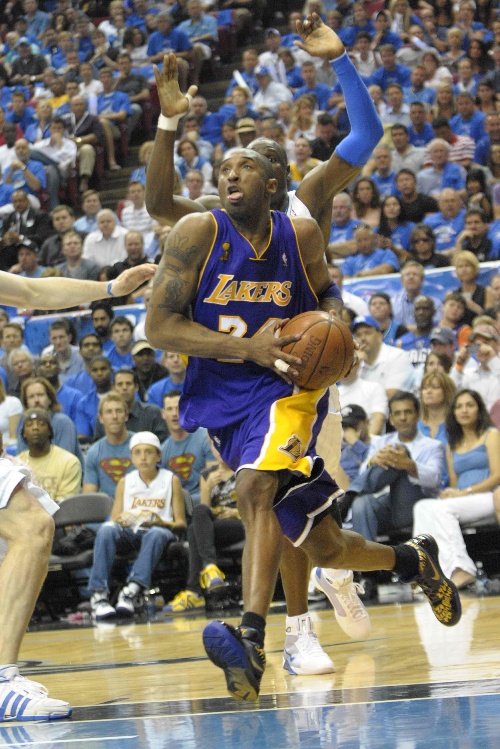 鹈鹕教练：琼斯和普尔的恢复进度相似，我们正让他们尽快归队（鹈鹕主帅：琼斯与普尔康复进度接近，我们正全力促成二人尽快回归）