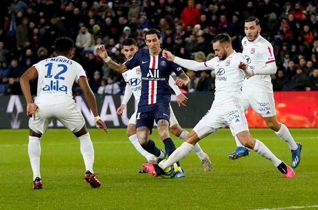 节目效果炸裂！会送斯潘塞啥圣诞礼物？库明加：更多上场时间（综艺效果拉满！圣诞给斯潘塞送啥？库明加：只想要更多上场时间）