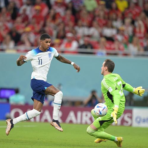 欧冠92年改制后戴帽数前10：梅西、C罗8次第1，姆巴佩5次第4（自1992年欧冠改制以来戴帽次数前十：梅西、C罗8次并列第一，姆巴佩5次列第4）