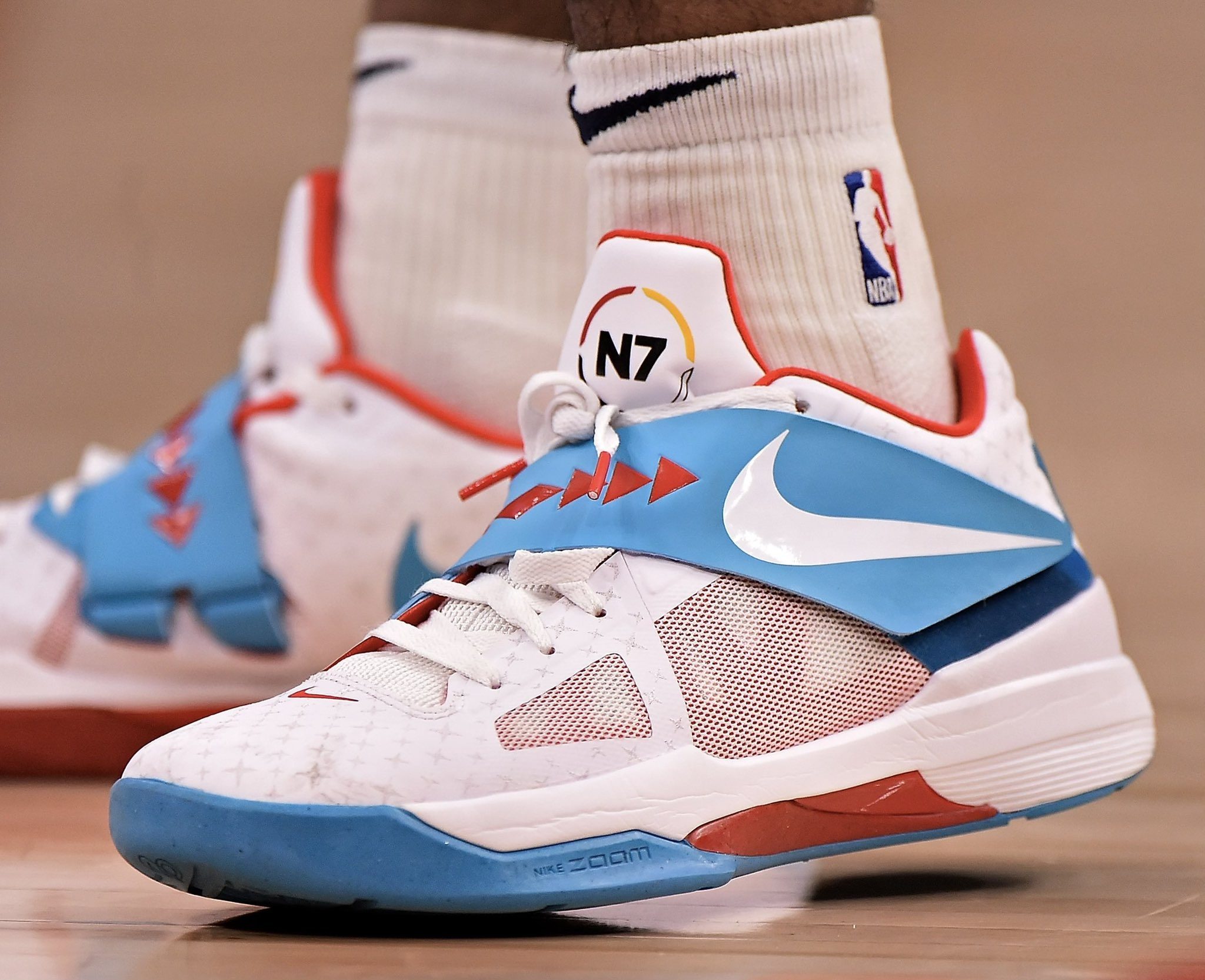 足球报：亚泰本赛季主要问题是资金不足，开局赛程也埋下伏笔（足球报：亚泰陷入资金短缺，艰难开局埋下赛季隐忧）