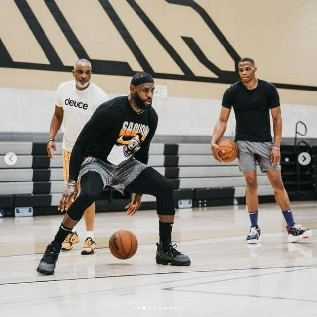 队记：克林根今天未参加完整训练，罗威已经开始恢复训练（随队记者：克林根今日未全程合练，罗威已开启康复训练）