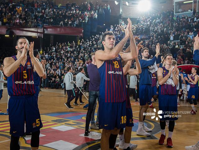 小蜘蛛谈与巴萨的传闻：这并不让我困扰，我尽量不去过多关注（小蜘蛛回应巴萨传闻：不受影响，尽量少关注）