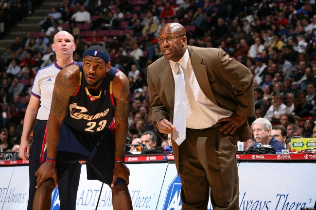 加拉塔萨雷高层炮轰土耳其足协：因遭裁判针对拒绝出席明日仪式（加拉塔萨雷高层怒斥土耳其足协：称遭裁判针对，将缺席明日仪式）