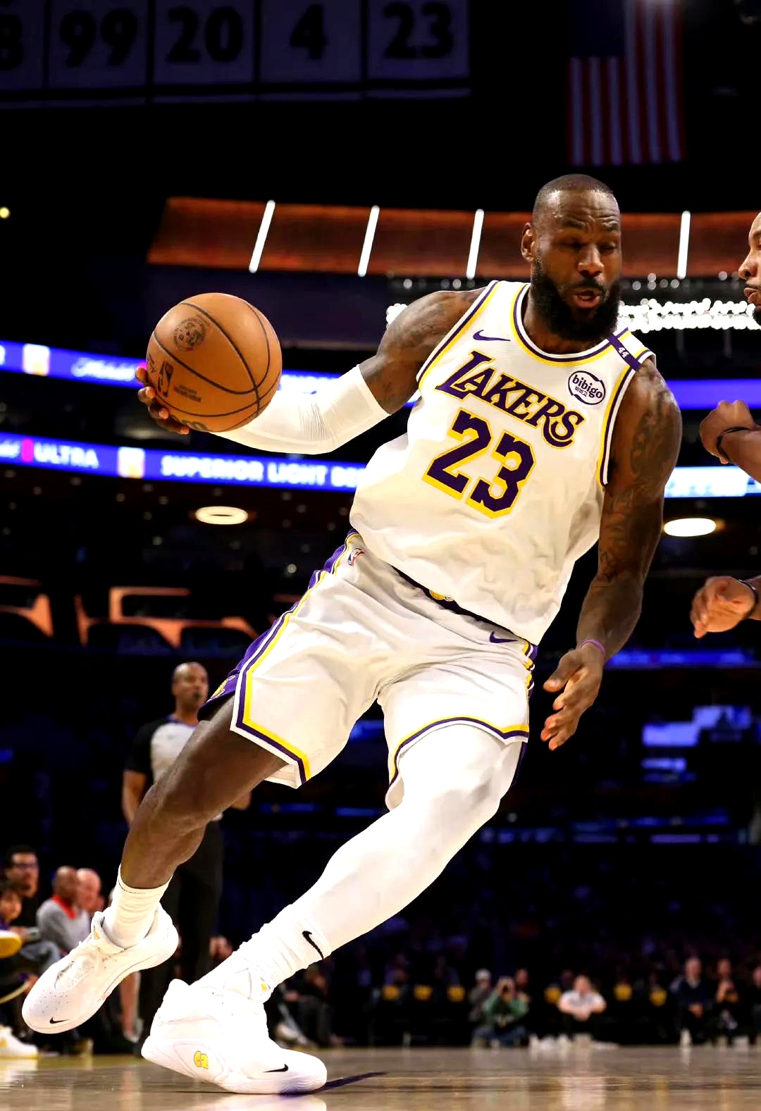 因右踝发炎，朗尼克取消了担任阿森纳vs拜仁解说嘉宾的计划（受右踝炎症影响，朗尼克取消参与阿森纳vs拜仁解说）