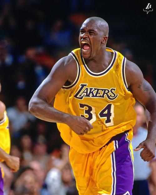 世界波，西乙阿尔瓦塞特球员莫尔西略打进一个超远距离进球（西乙阿尔瓦塞特球员莫尔西略轰入超远距离世界波）