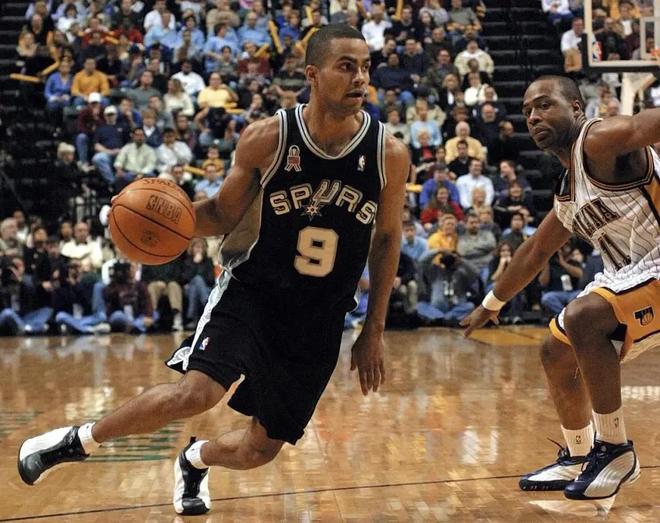 河南球迷在看台打出TIFO：United as one，we make history（河南球迷看台TIFO亮相：团结如一，共创历史）