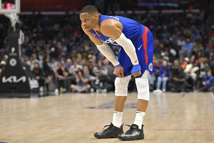 火箭阵容齐整太难！申京复出在即 芬尼仅投篮训练 伊森还得歇一周（火箭阵容难齐：申京将归，芬尼仅做投篮训练，伊森仍需休一周）