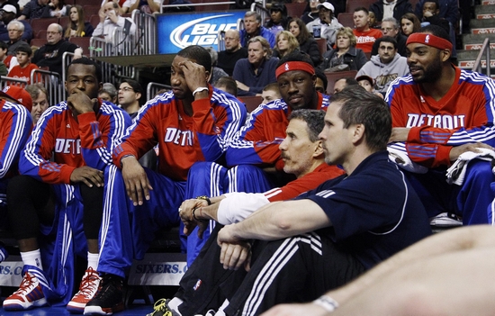 明日森林狼战国王伤病：爱德华兹出战成疑，康利等缺席（森林狼明日对阵国王伤情更新：爱德华兹出战成疑，康利等人将缺席）