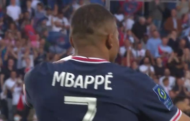 拜仁官方：穆西亚拉今天完成了部分单独训练（拜仁通报：穆西亚拉今日已进行部分个人训练）