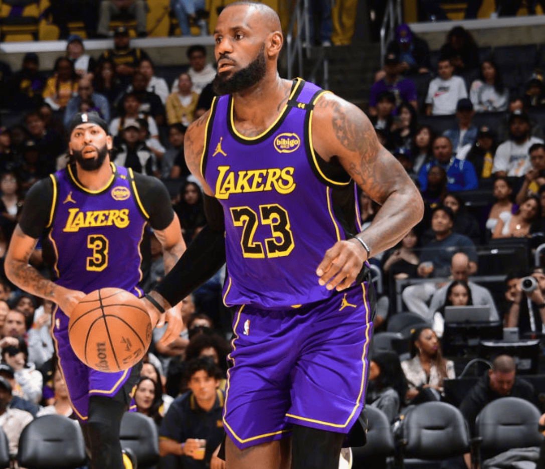 斯基拉：阿森纳正在关注铃木彩艳，有意在下个赛季引进他（斯基拉：阿森纳密切考察铃木彩艳，拟于下赛季完成引进）