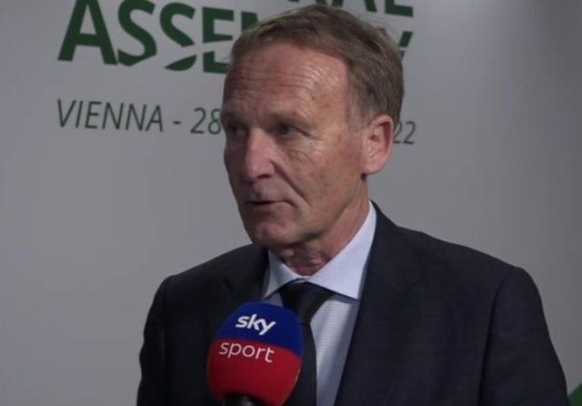 记者：拜仁考虑通过引进巴莱巴以顶替去向未明的格雷茨卡（记者：格雷茨卡去向未定，拜仁或引进巴莱巴填补空缺）