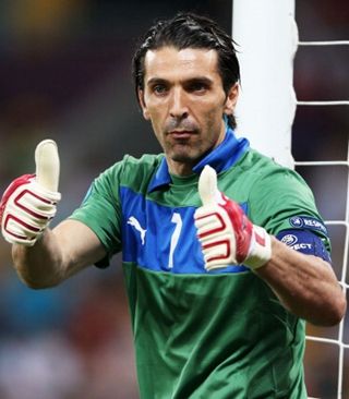 活塞板凳狂轰77分，全场142分刷新球队赛季新高（活塞替补轰下77分，球队142分创本季新高）