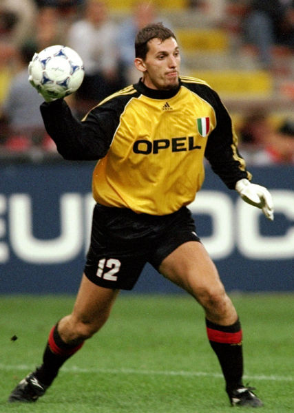 巴媒：内马尔不顾队医建议进行训练，他想出战周五关键保级战（巴媒称内马尔无视队医建议坚持训练，力争出战周五保级生死战）