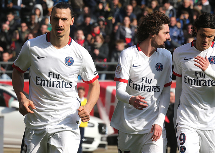 申花客战津门虎：双方均四外援出战，李可首发，阿代米替补（申花客场对阵津门虎：两队各派四外援，李可先发，阿代米替补）