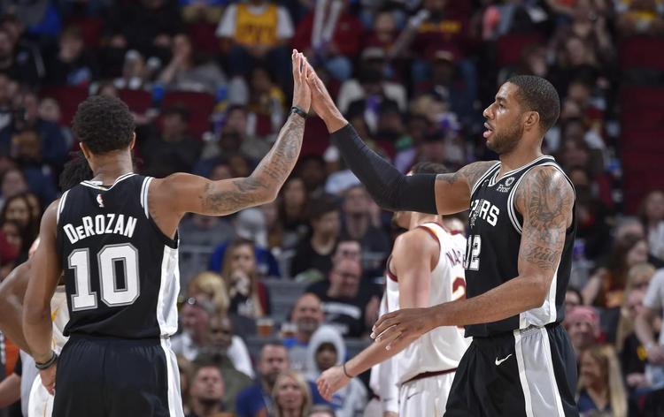 这后撤步跳投太无解（这记后撤步跳投简直不可阻挡）