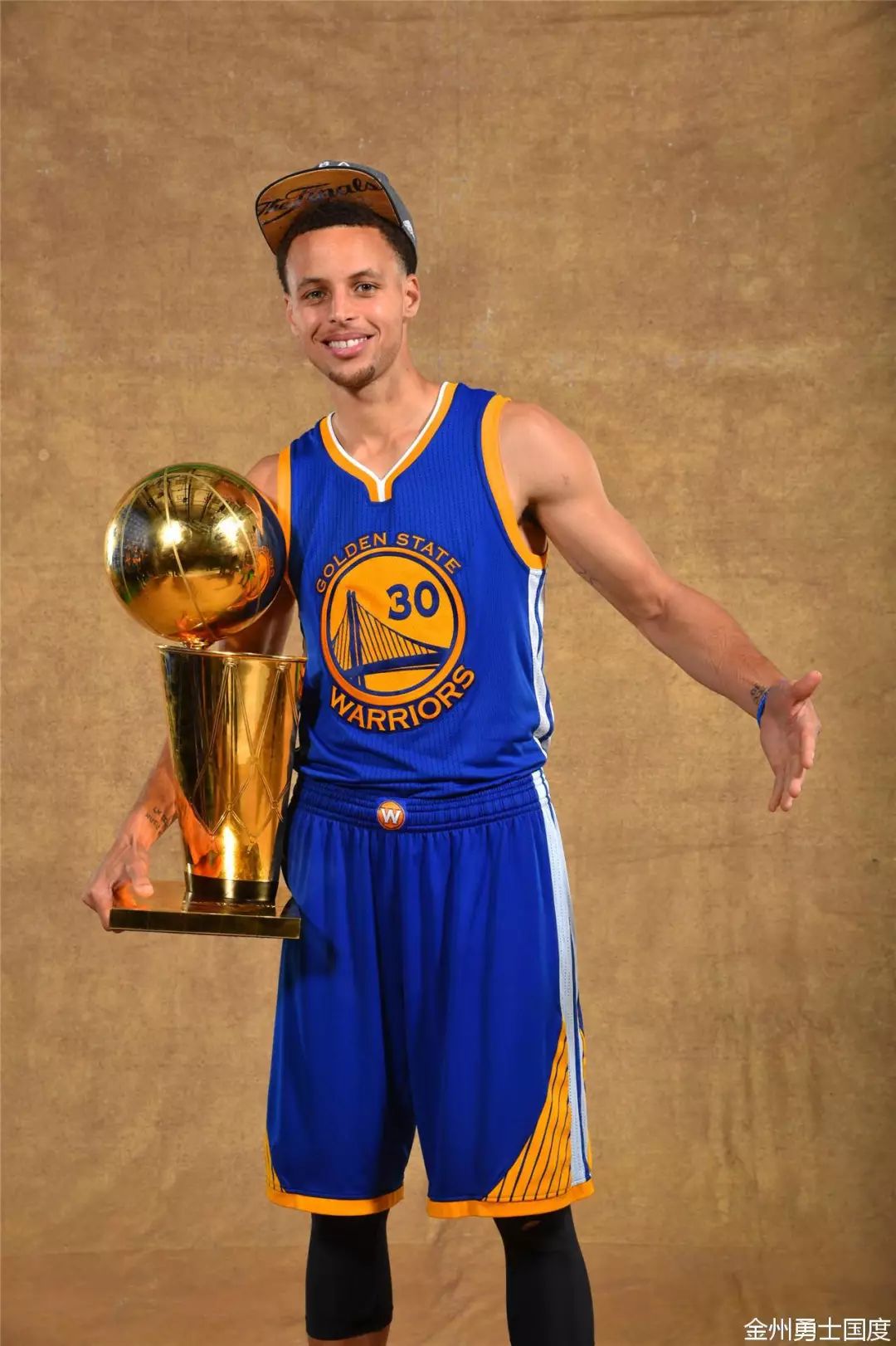 帕雷德斯父亲：我了解一些事情，知道迪巴拉想来博卡（帕雷德斯父亲：我有所了解，迪巴拉倾向加盟博卡）