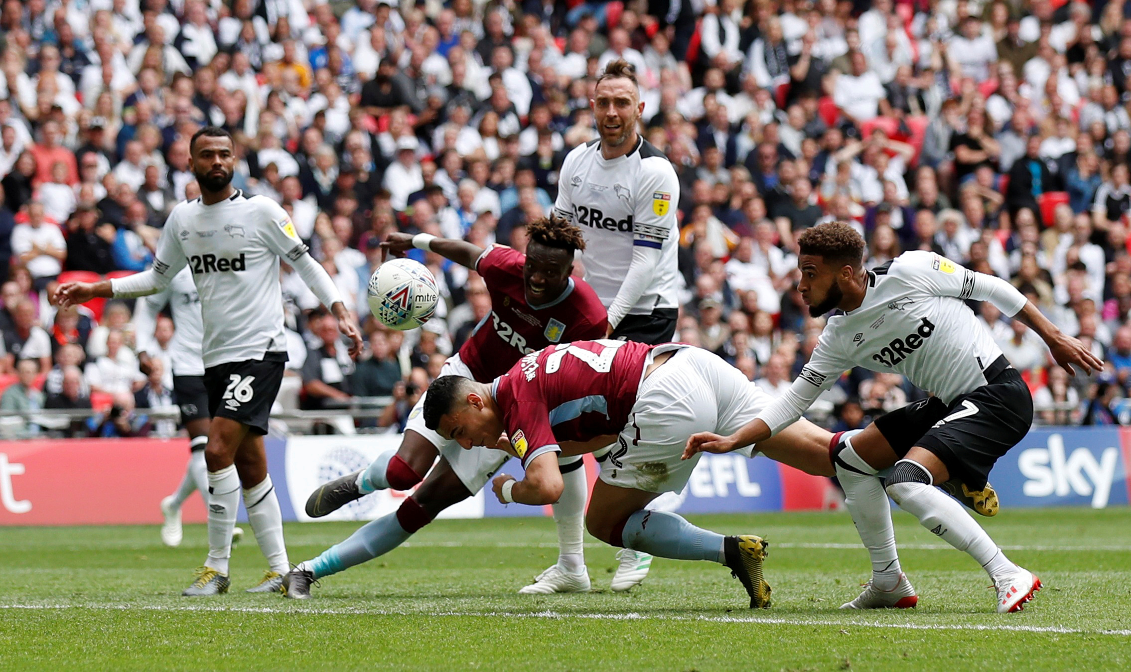 表现全面！威少半场6中4得到8分4篮板8助攻2抢断（全能发挥！威少半场6投4中交出8分4篮板8助攻2抢断）