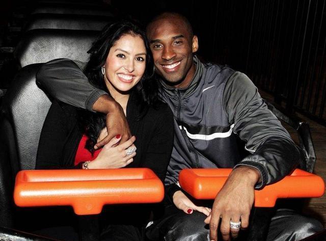 拜仁26／27赛季主场球衣谍照：红色基调搭配领口袖口金色线条（拜仁26／27赛季主场球衣曝光：通体红色，领口与袖口采用金色细边）