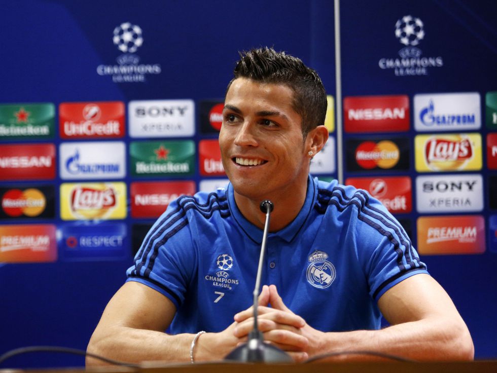 巴西甲前瞻：帕尔梅拉斯遭遇两连败，维多利亚客场状态低迷（巴甲前瞻：帕尔梅拉斯连败承压 维多利亚客场依旧低迷）