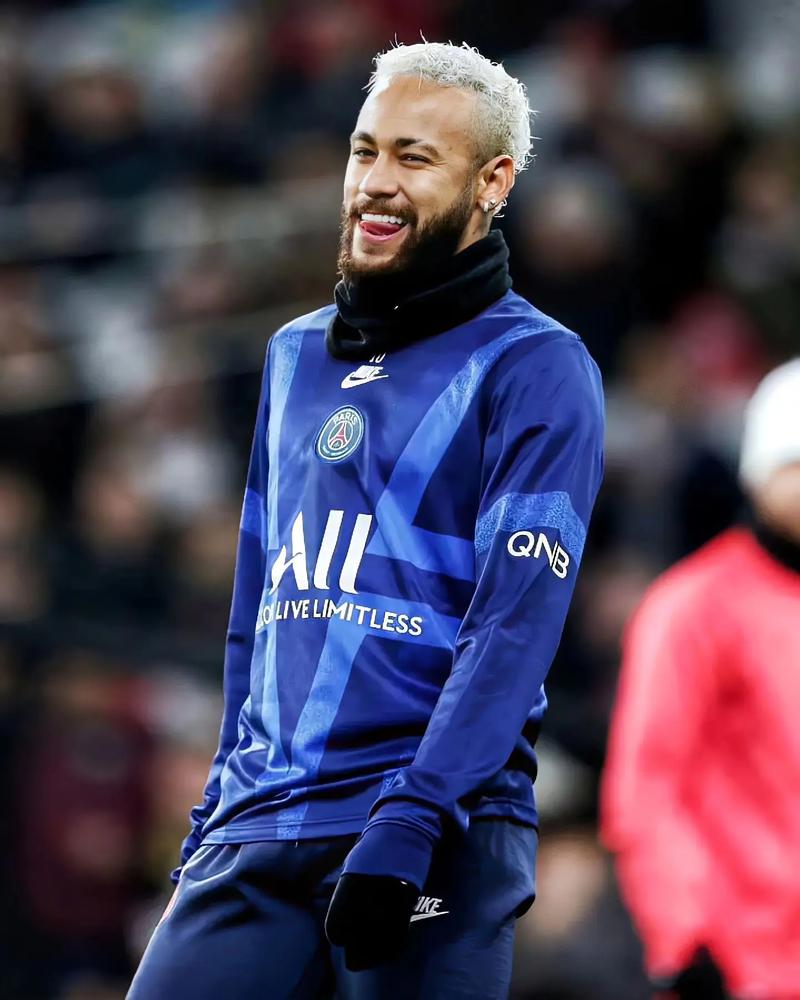 弗拉霍维奇晒龙珠悟空恢复照：手术很顺利，感谢大家（弗拉霍维奇用龙珠悟空照报平安：手术成功，感谢大家）