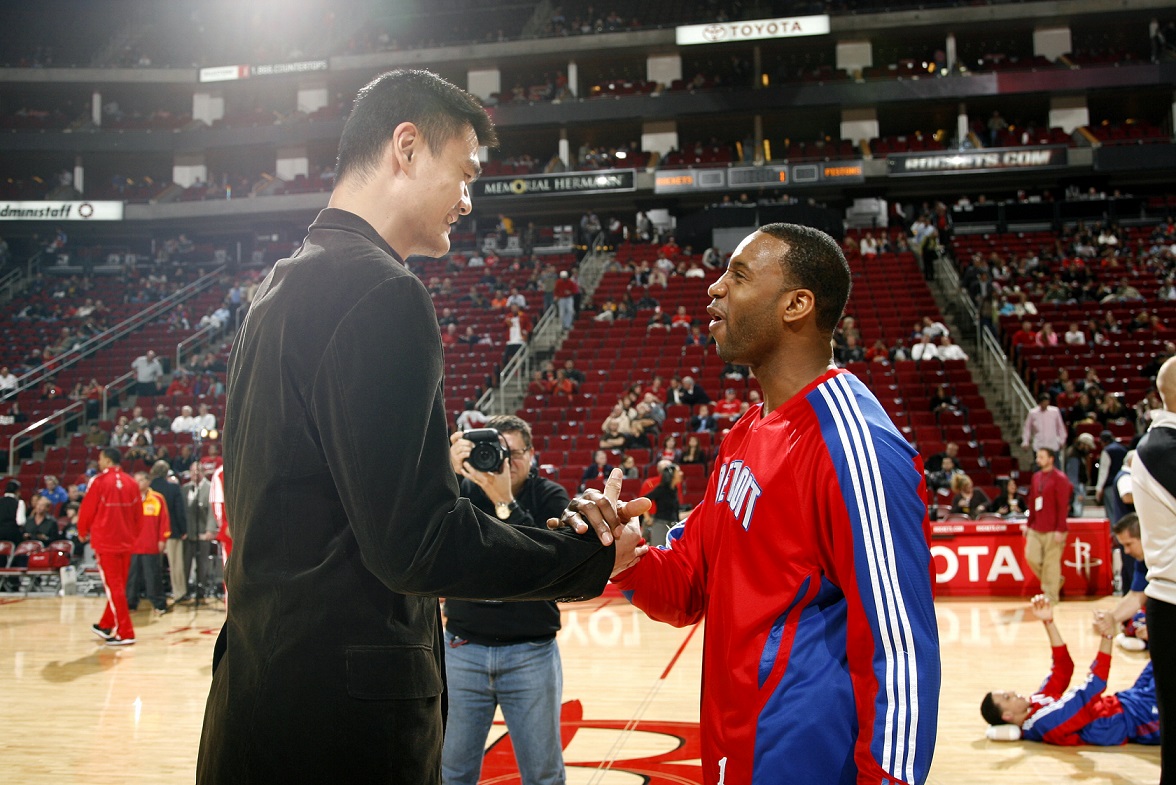 法尔克：拜仁考察了累西腓体育中场泽-卢卡斯，巴萨也有意（据法尔克报道，拜仁已考察累西腓体育中场泽-卢卡斯，巴萨同样关注）