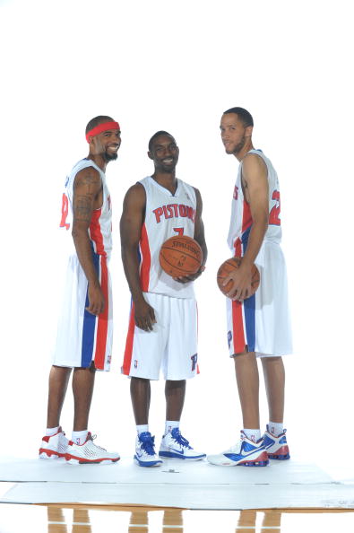 篮球NBA教练席再迎变动，多队寻求换帅（NBA教练席风云再起，多支球队酝酿更换主帅）