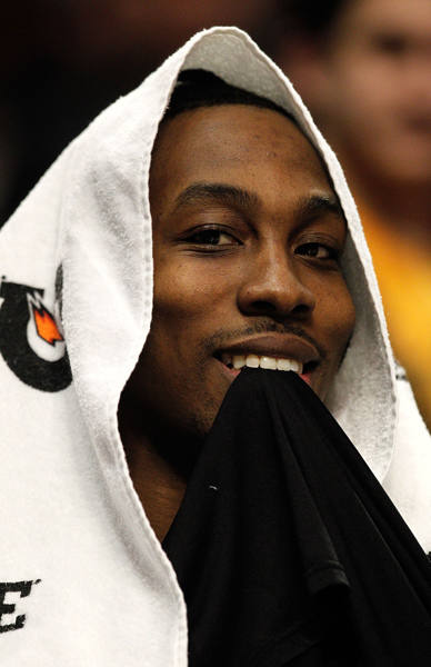 巴塞罗那瞄准劳塔罗·马丁内斯：转会市场的新动向（巴塞罗那锁定劳塔罗·马丁内斯，转会市场掀新波澜）