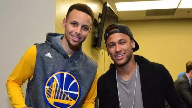 表现全面！威少半场6中4得到8分4篮板8助攻2抢断（全能发挥！威少半场6投4中交出8分4篮板8助攻2抢断）